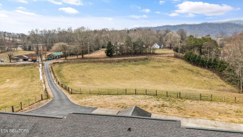 812 New Clear Branch Rd, Rocky Top, TN 37769