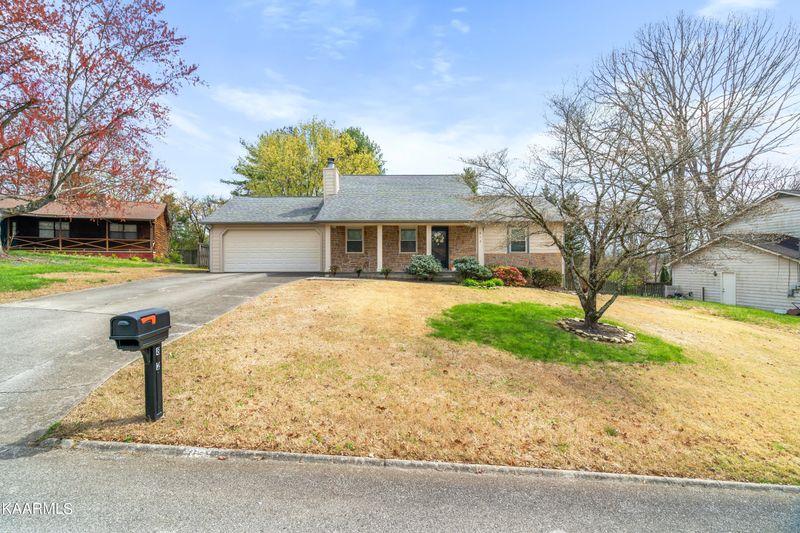812 Tree Trunk Rd, Knoxville, TN 37934