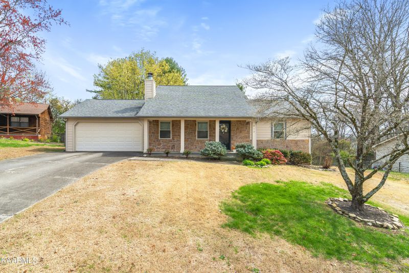 812 Tree Trunk Rd, Knoxville, TN 37934