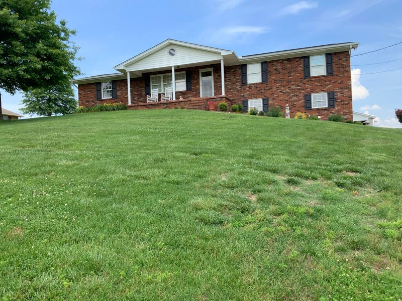 8120 Thompson School Rd, Corryton, TN 37721