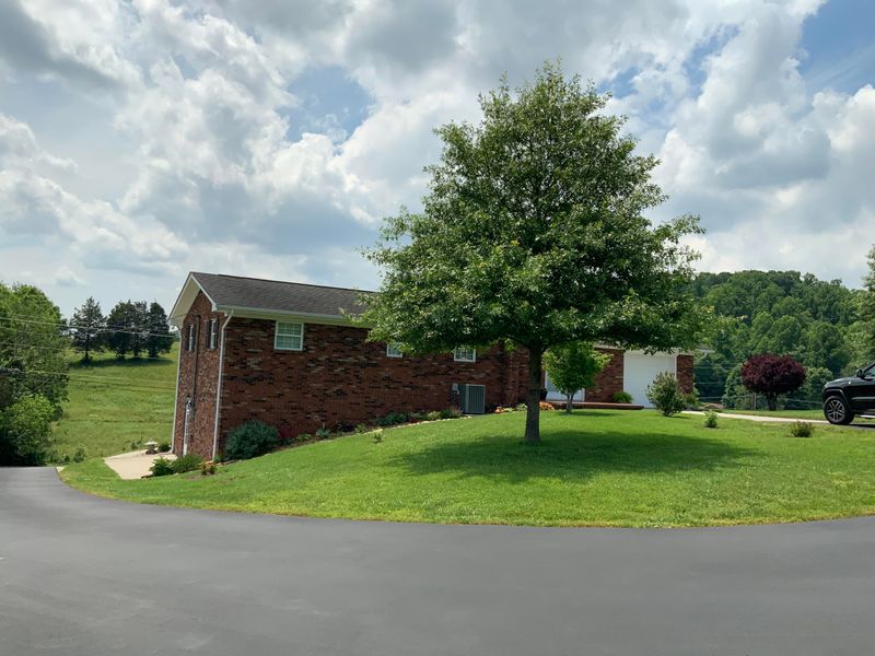 8120 Thompson School Rd, Corryton, TN 37721