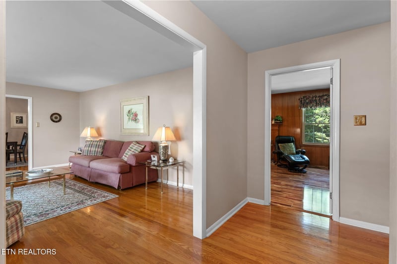 8121 Bennington Dr, Knoxville, TN 37909