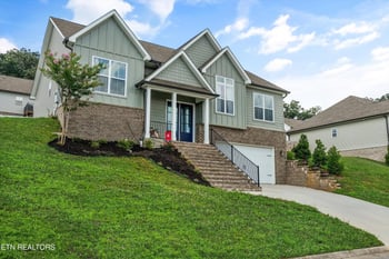 8121 Chapel Hill Ln, Knoxville, TN 37938