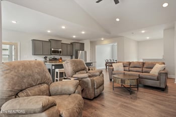 8121 Chapel Hill Ln, Knoxville, TN 37938