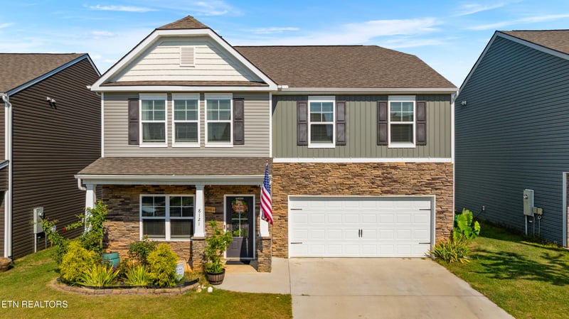 8121 Dennis Fox Ln, Knoxville, TN 37938