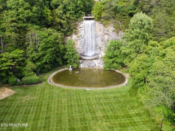 8121 Laurel Falls Ln, Knoxville, TN 37931