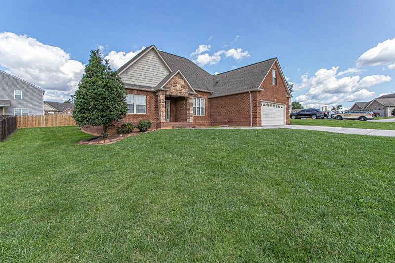 8121 Thunder River Trl, Corryton, TN 37721
