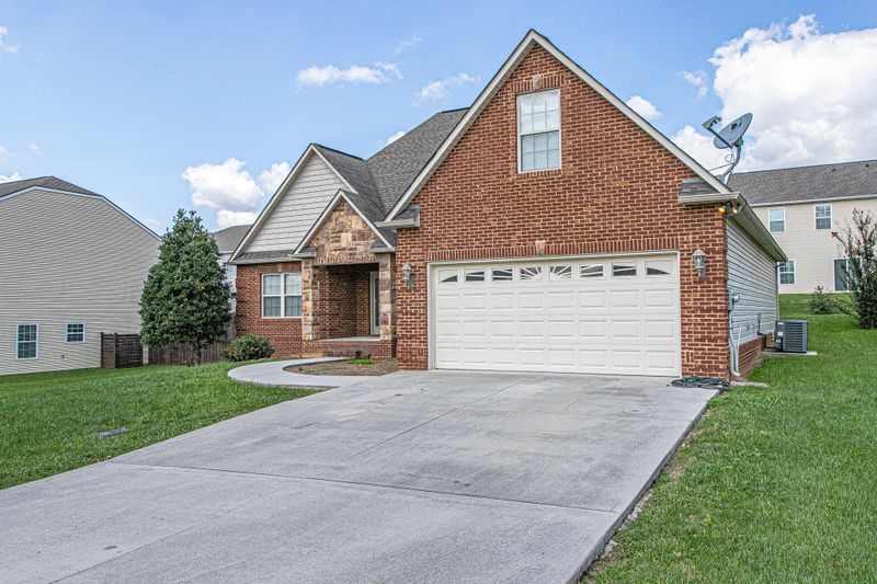 8121 Thunder River Trl, Corryton, TN 37721