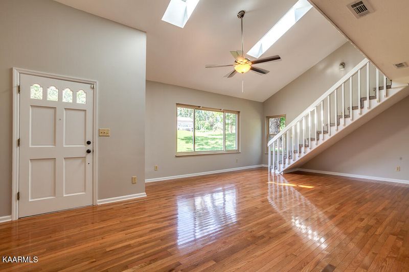 8122 Bell Campground Rd, Powell, TN 37849