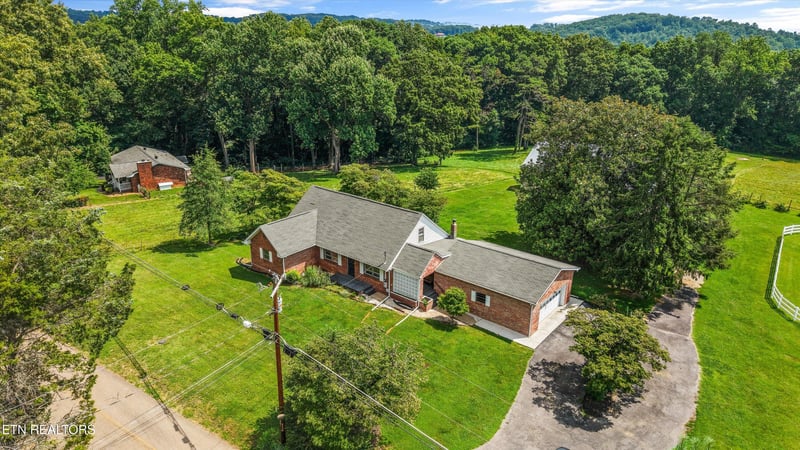 8124 Bell Rd, Knoxville, TN 37938