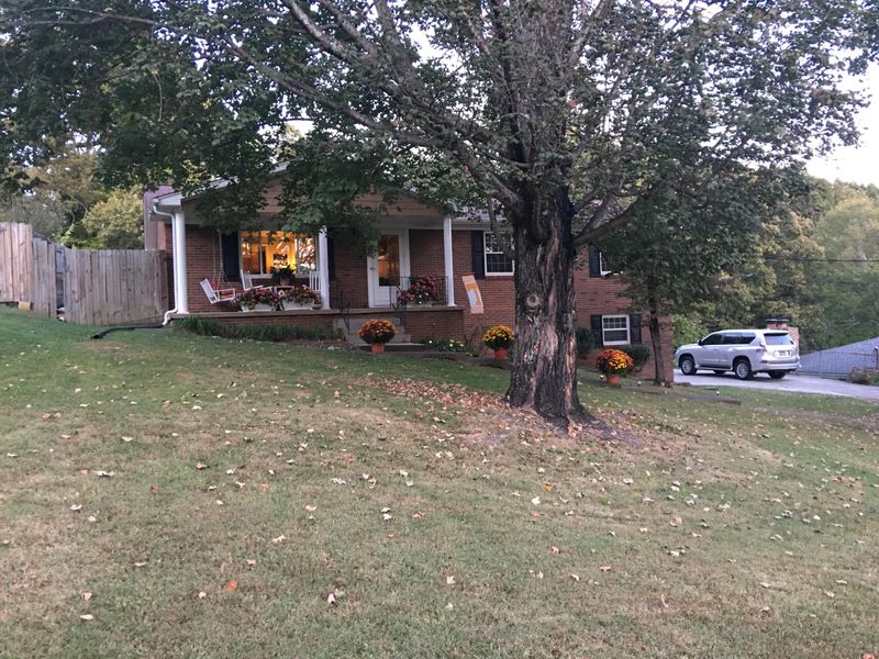 8124 Ewing Rd, Powell, TN 37849