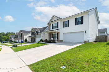8125 Equinox Ln, Powell, TN 37849