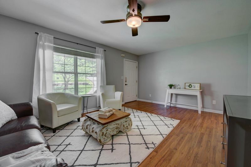 8125 Paradise Dr, Powell, TN 37849
