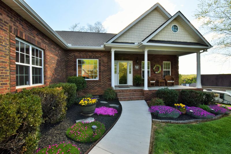 8126 Campbells Point Rd, Corryton, TN 37721
