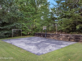 8127 Campbells Point Rd, Corryton, TN 37721
