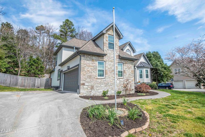 8127 Timberstone Ln, Powell, TN 37849