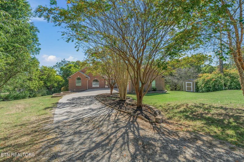 8128 Heiskell Rd, Powell, TN 37849