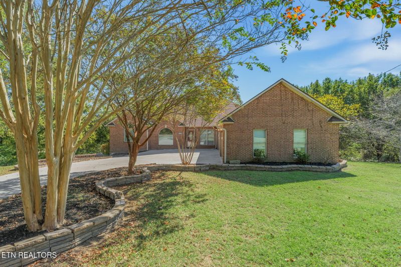 8128 Heiskell Rd, Powell, TN 37849