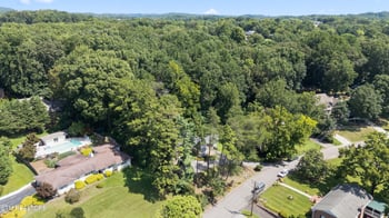 8129 NW Ainsworth Dr, Knoxville, TN 37909