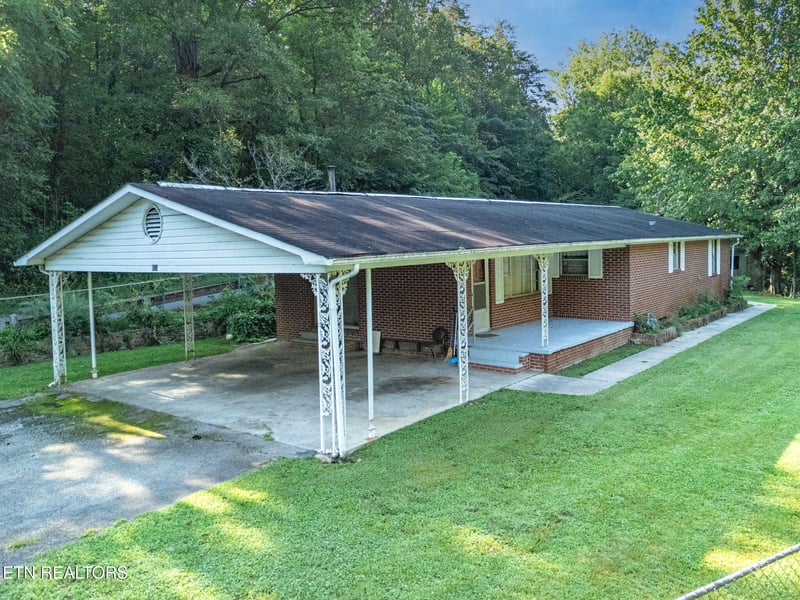 813 Andys Ridge Rd, Rocky Top, TN 37769