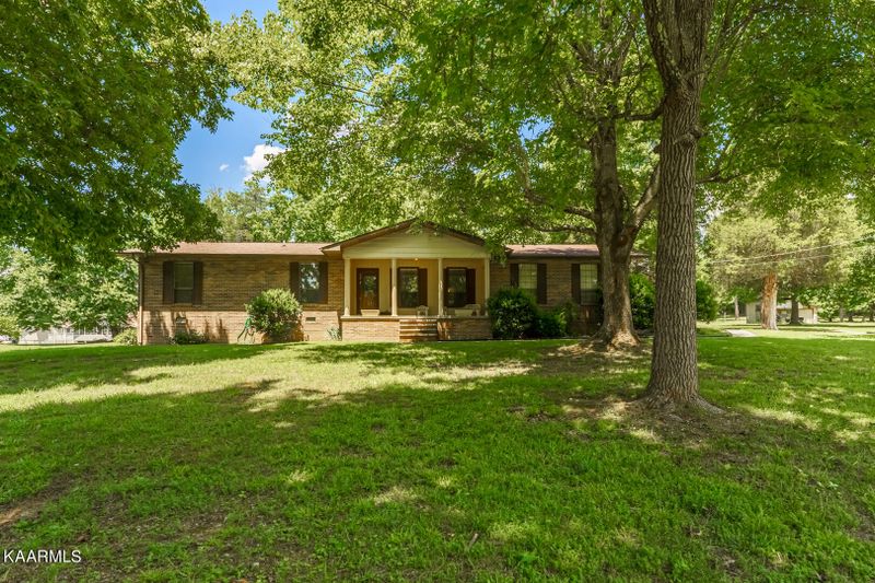 813 Catlett Rd, Sevierville, TN 37862