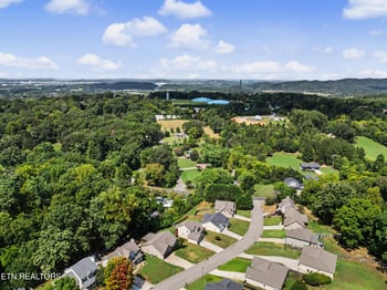 813 Mackenzie Dr, Maryville, TN 37804