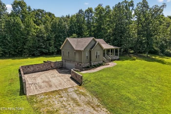 813 Mayland Rd, Crossville, TN 38571