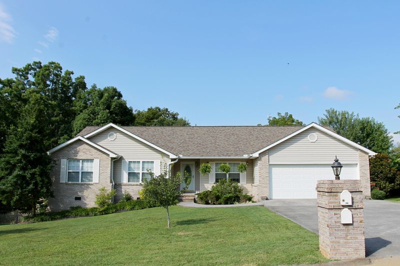 813 Reagan View Ln, Seymour, TN 37865
