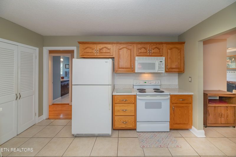 813 Sargent Dr, Kingston, TN 37763