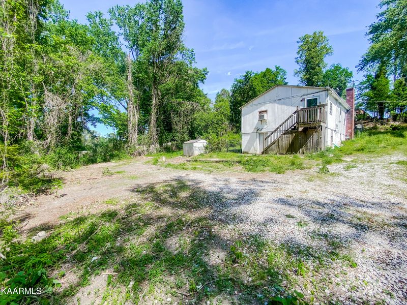 813 Winslow Rd, Harriman, TN 37748