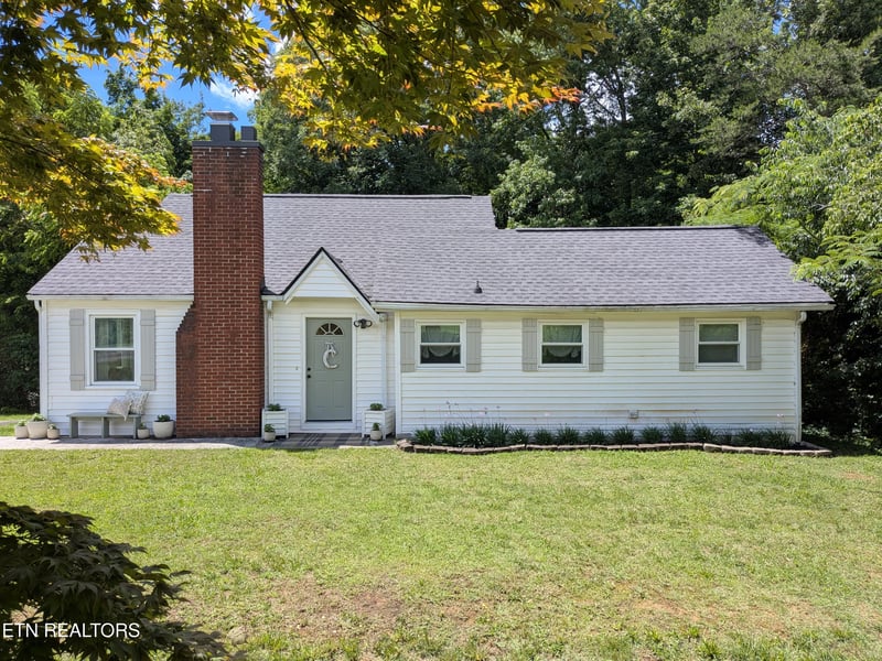 8135 Harmon Rd, Powell, TN 37849