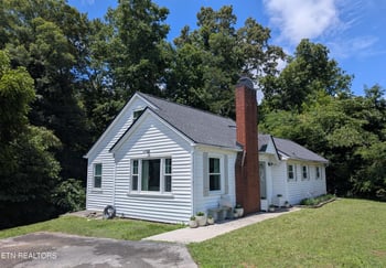 8135 Harmon Rd, Powell, TN 37849