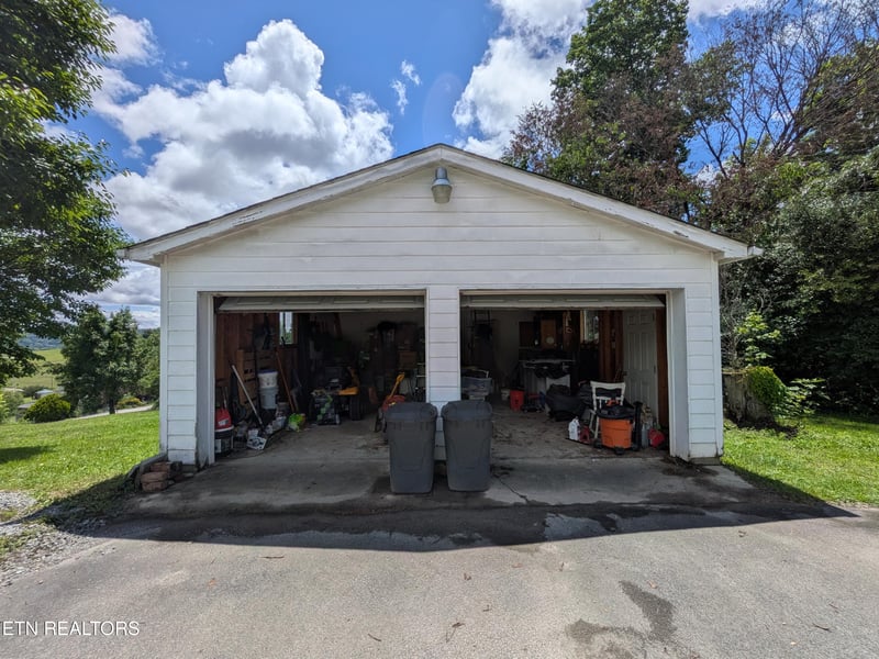 8135 Harmon Rd, Powell, TN 37849