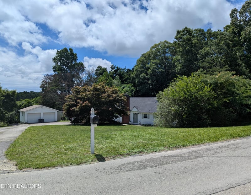 8135 Harmon Rd, Powell, TN 37849