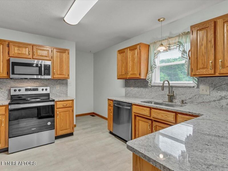 8136 West Pointe Dr, Talbott, TN 37877