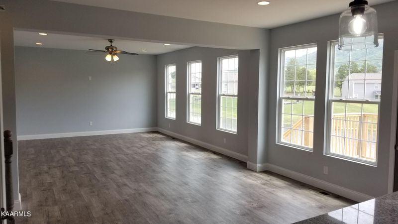 8138 Thunder River Tr, Corryton, TN 37721