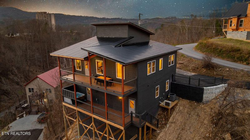 814 Davenport Rd, Gatlinburg, TN 37738
