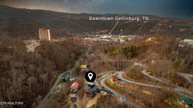 814 Davenport Rd, Gatlinburg, TN 37738