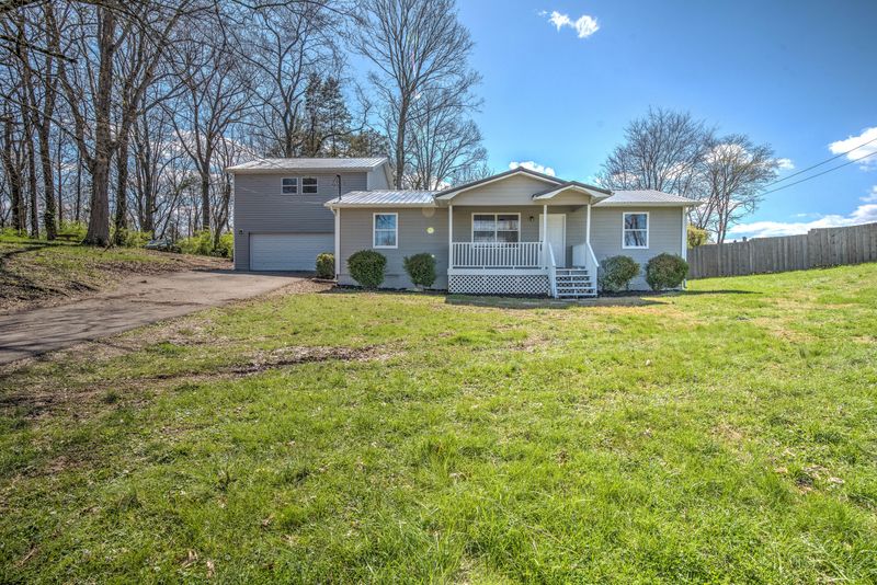 814 Indian Ridge Ln, Clinton, TN 37716