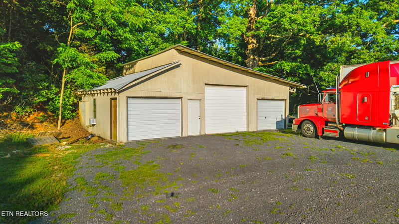 814 Midway Rd, Strawberry Plains, TN 37871