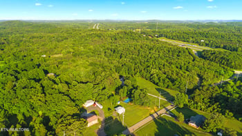 814 Midway Rd, Strawberry Plains, TN 37871