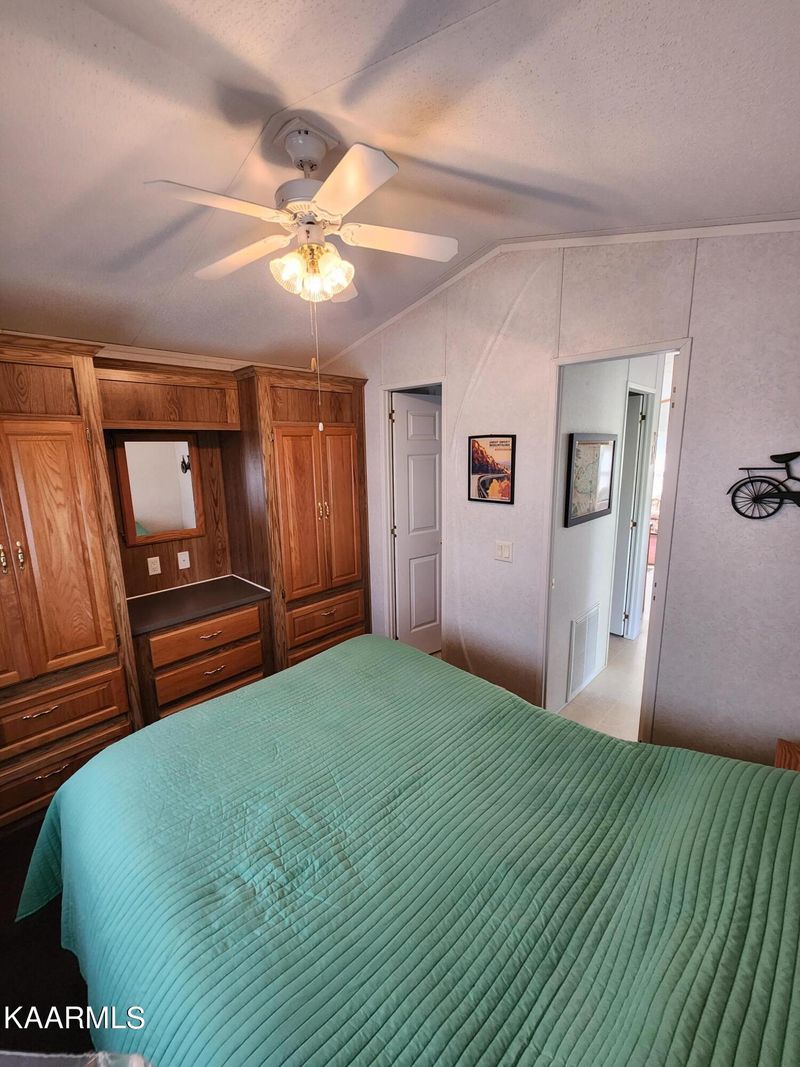 814 Peacock Ridge Dr, Townsend, TN 37882