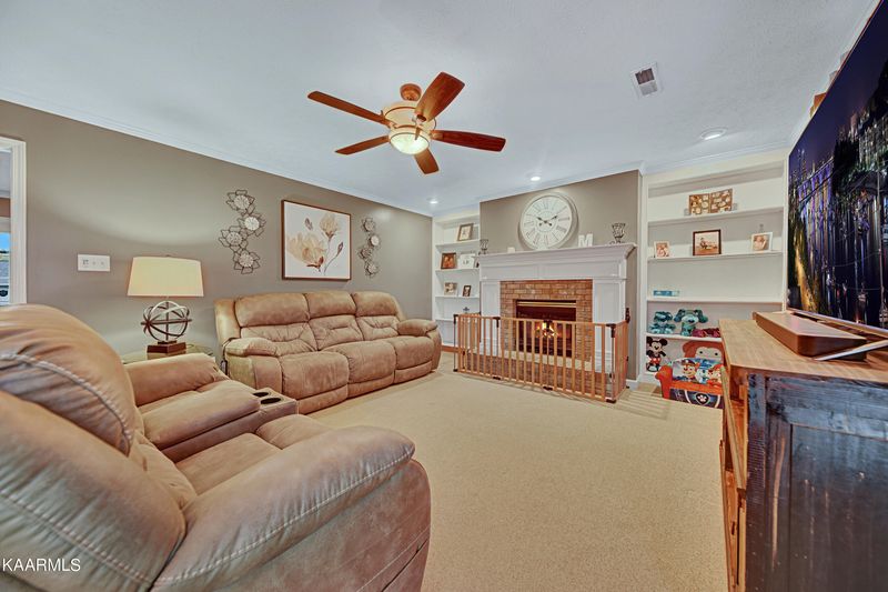8142 Jack Russell Ct, Powell, TN 37849