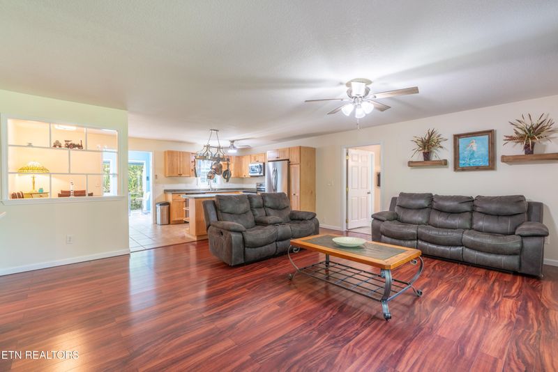 815 Alder Branch Rd, Sevierville, TN 37876