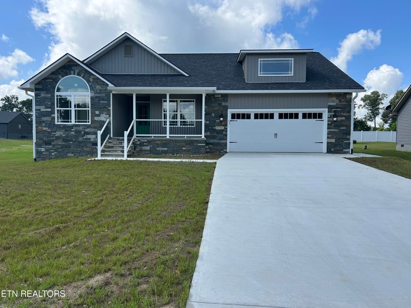 815 Colby Cir, Crossville, TN 38571