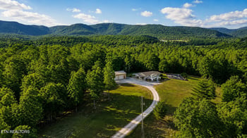815 Crooked Branch Pvt Rd, Huntsville, TN 37756