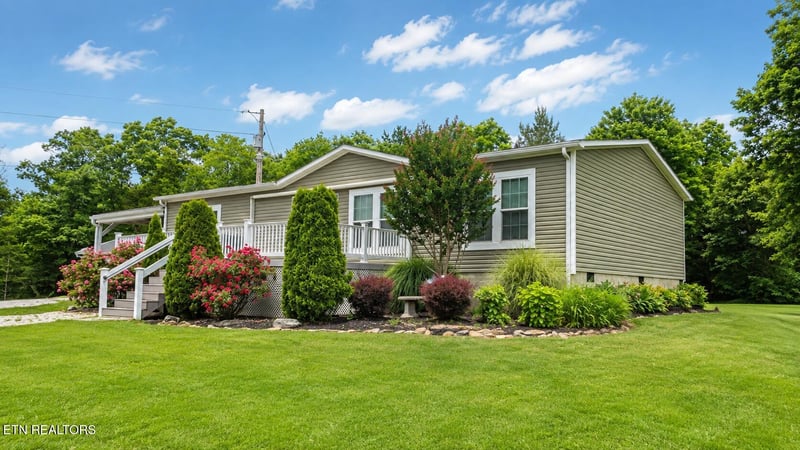 815 Crooked Branch Pvt Rd, Huntsville, TN 37756