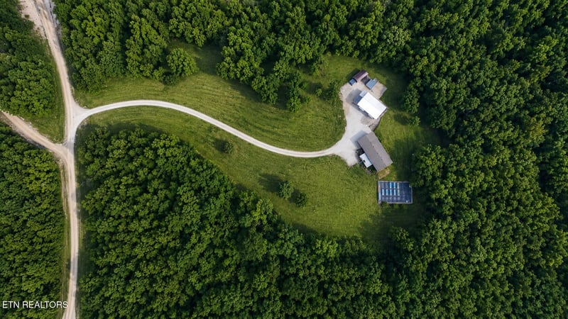 815 Crooked Branch Pvt Rd, Huntsville, TN 37756