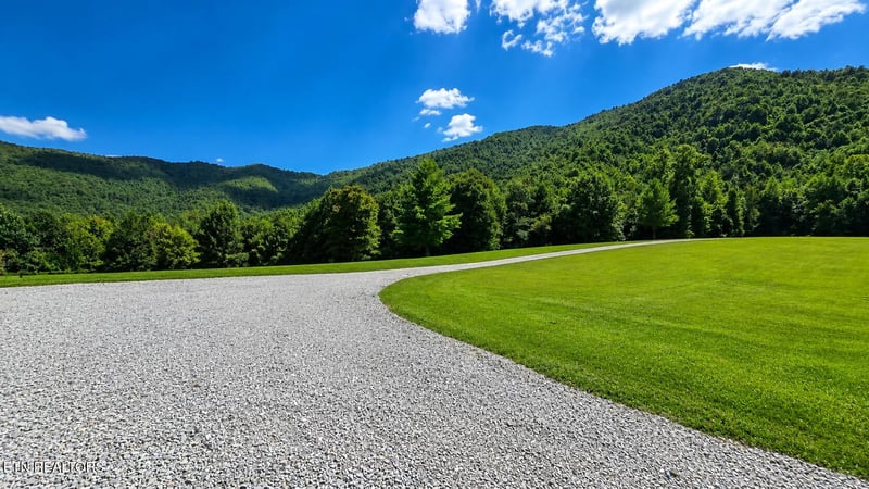 815 Crooked Branch Pvt Rd, Huntsville, TN 37756
