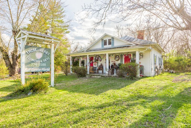 815 Middle Creek Rd, Sevierville, TN 37862